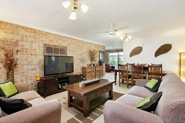 2/4 Mynah Close, Kincumber NSW 2251