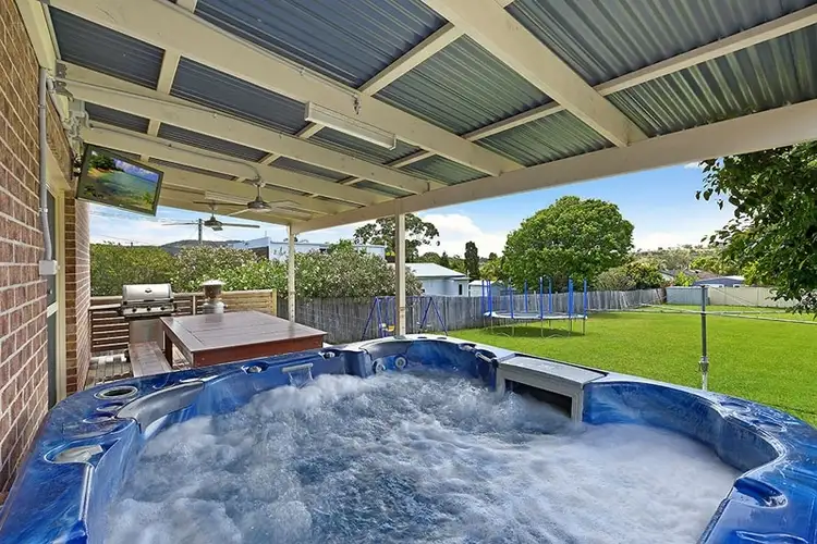 37 Forresters Beach Rd, Forresters Beach NSW 2260
