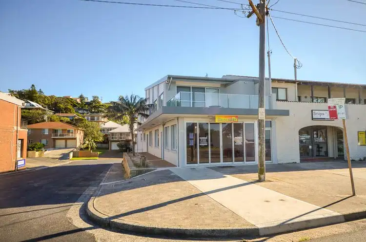 Second view of Homely house listing, 2/220 Del Monte Place, Copacabana NSW 2251