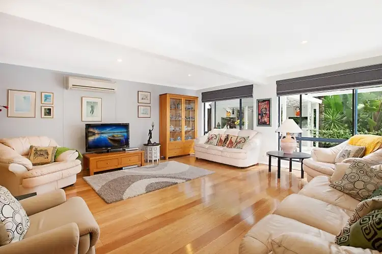 10 Amaroo Cl, Green Point NSW 2251