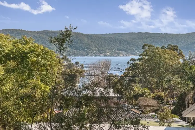 Second view of Homely house listing, 5 Broadwater Drive, Saratoga NSW 2251