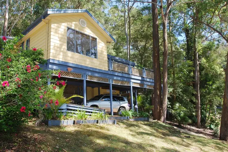 208 The Round Dr, Avoca Beach NSW 2251