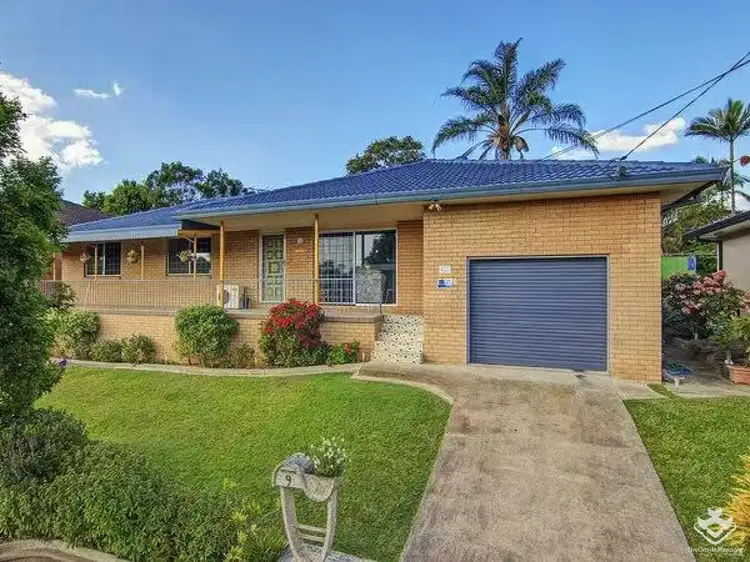 9 Woodlands Drive
