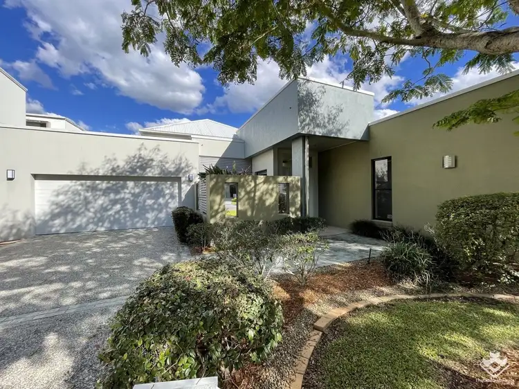 5034 EMERALD ISLAND DRIVE, Carrara QLD 4211