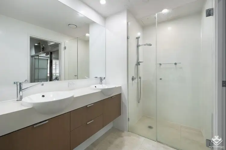 1034/3029 The Boulevard, Carrara QLD 4211