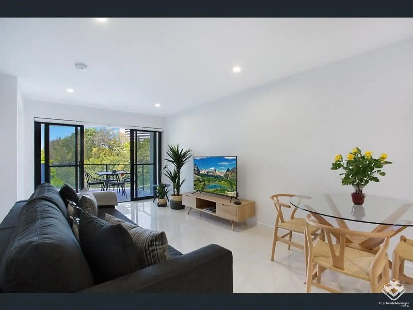 Main view of Homely unit listing, ID:21154241/9 Hooker Boulevard, Broadbeach Waters QLD 4218
