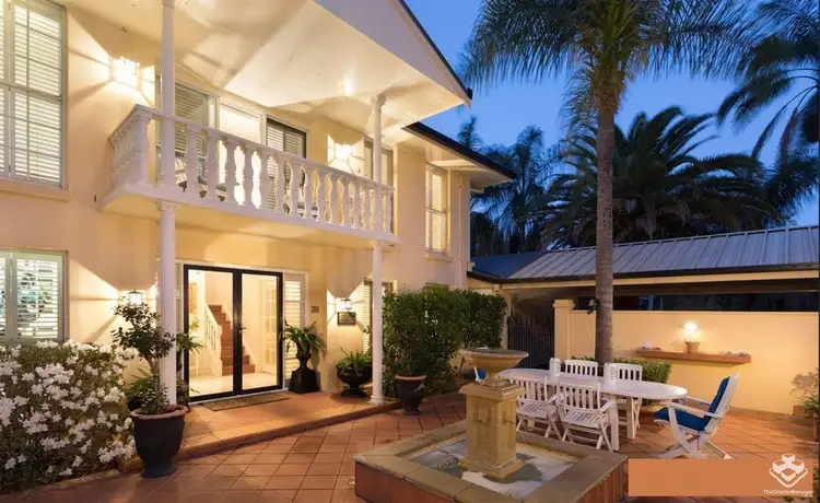 2 Dillingen Street, Chapel Hill QLD 4069