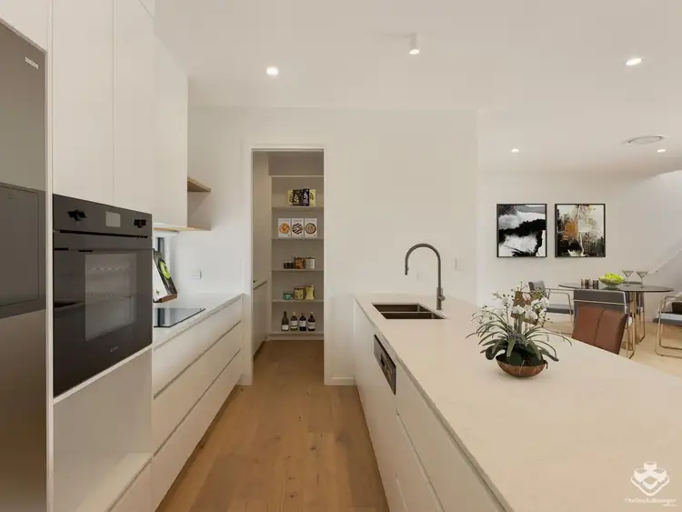 31 Woolworths Street