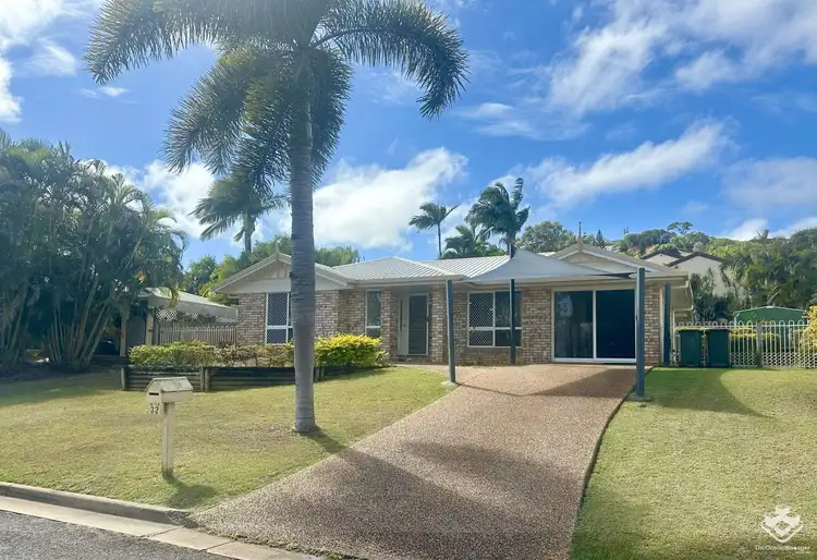 32 Clayton Road, Lammermoor QLD 4703