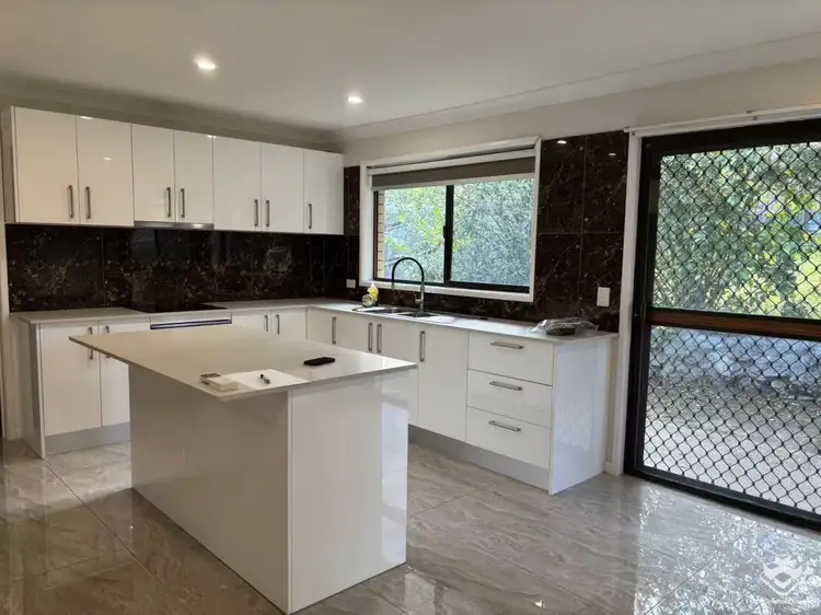 51 Bedivere Street, Carindale QLD 4152