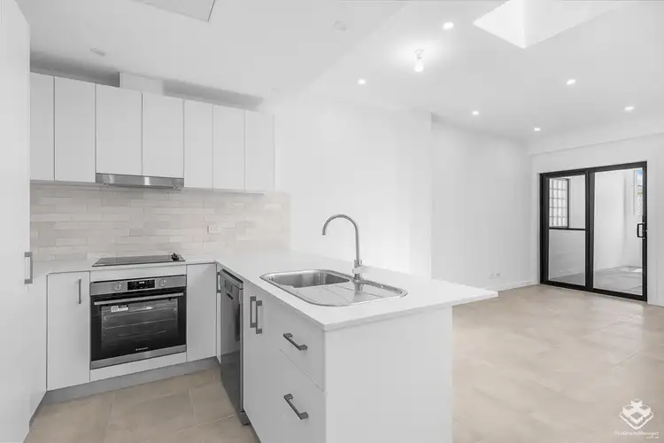 4/70 Station Street