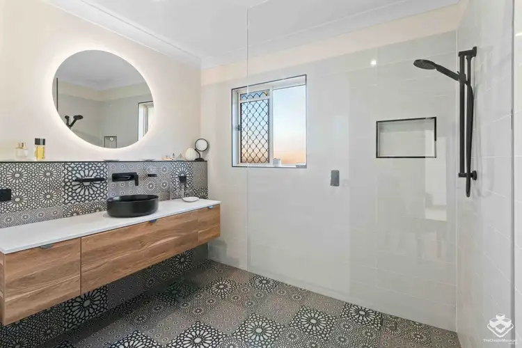 9 Bayside Court
