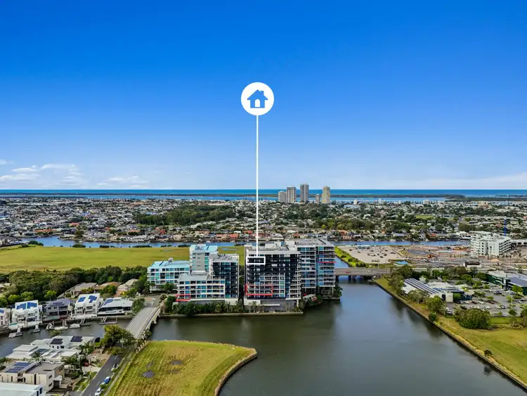 25 East Quay Drive