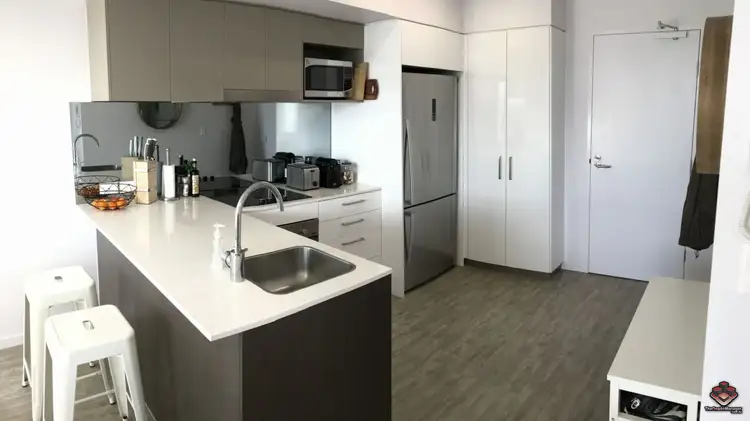 ID:21069333/17 Carl Street