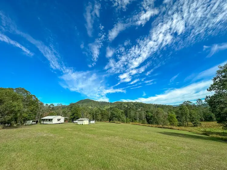 7 Chinaman Creek Road, Cambroon QLD 4552