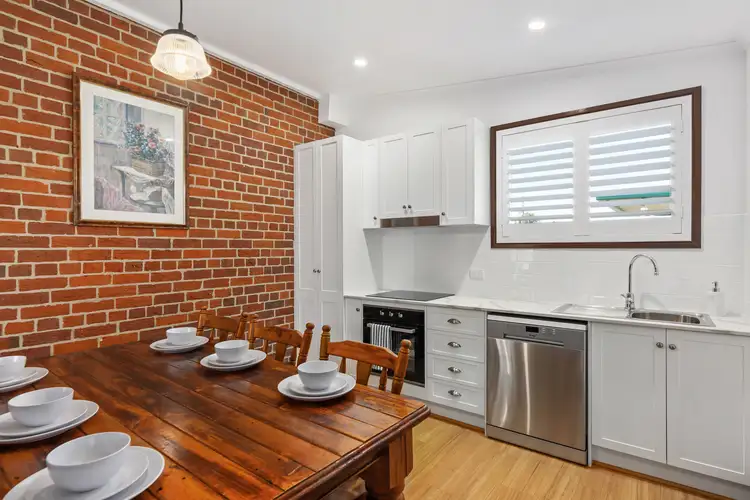 'Kurrajong' 106 Rowan Street