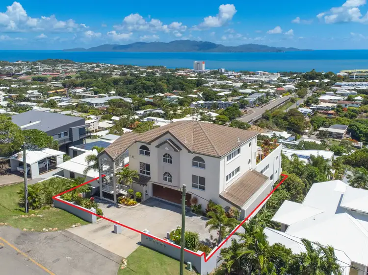 1/13 Hillside Crescent, Townsville City QLD 4810