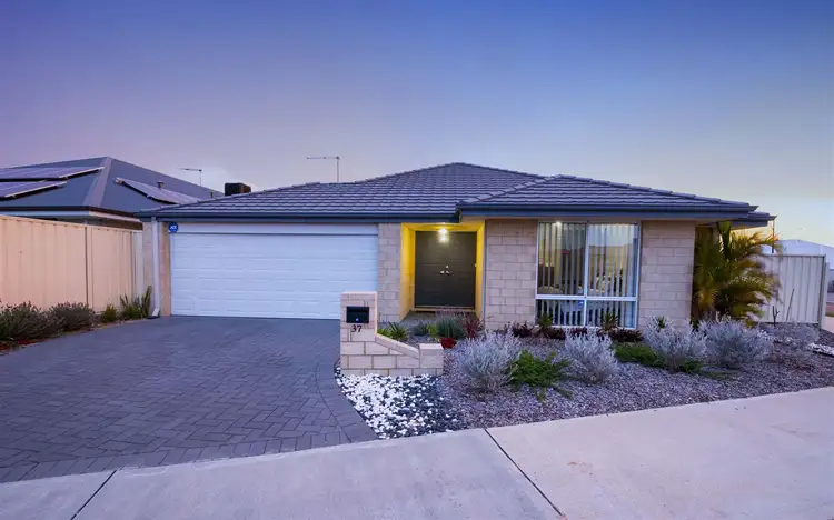37 Riverina Parade, Lake Coogee WA 6166
