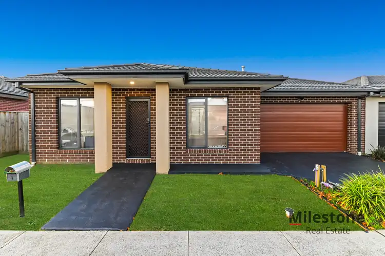 4 Spartan avenue, Clyde North VIC 3978