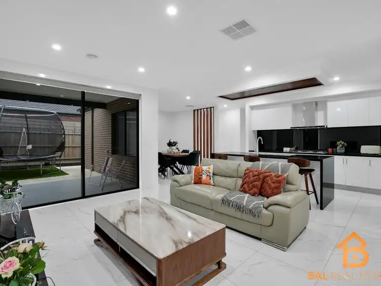 Fifth view of Homely house listing, 2 Wolin Drive, Tarneit VIC 3029