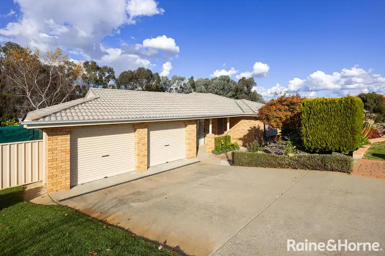 11 Roberts Way, Kooringal NSW 2650