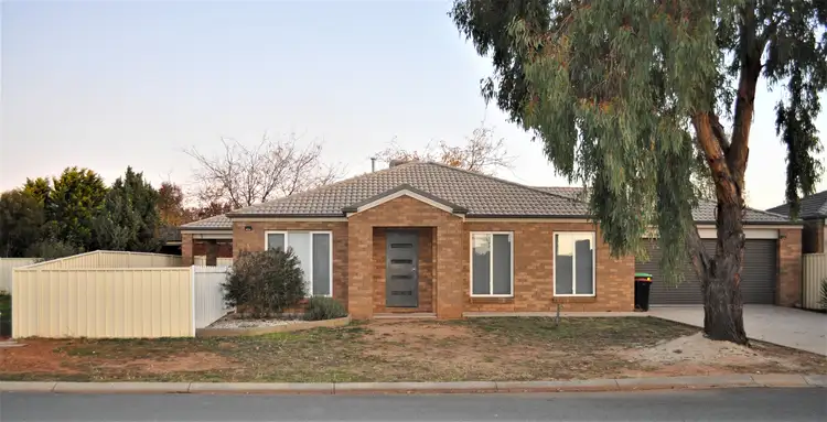 1 Arrowsmith Crescent