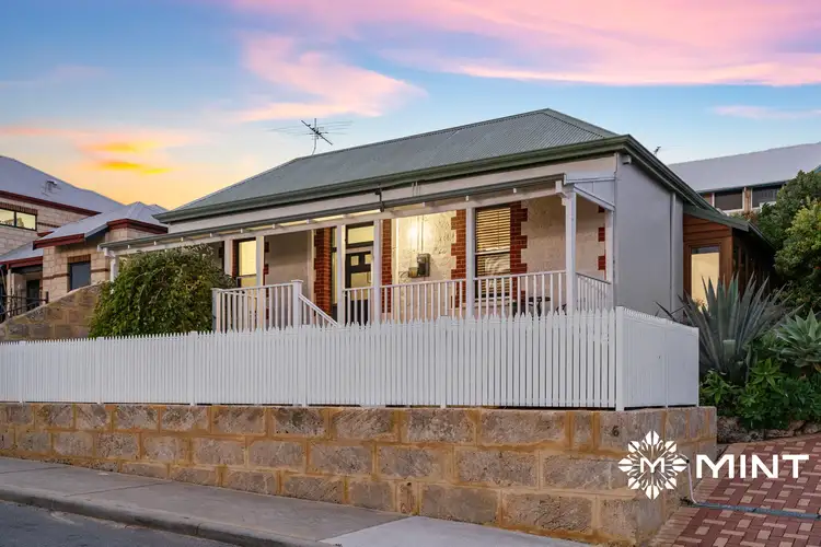 6 Livingstone Street, Beaconsfield WA 6162