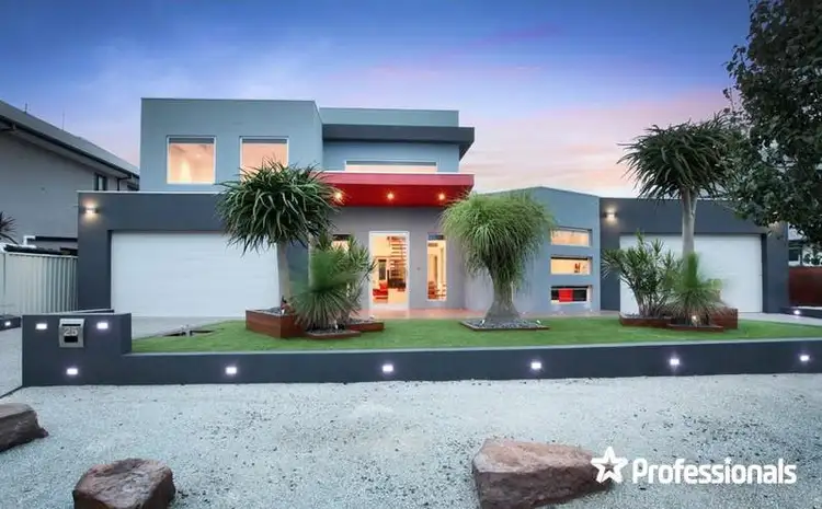 25 Glenmaggie Chase, Caroline Springs VIC 3023