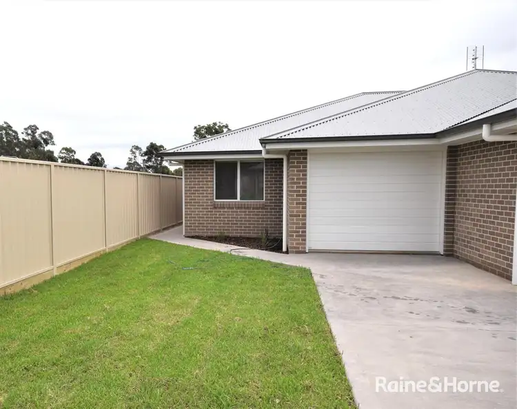 8A Elian Crescent