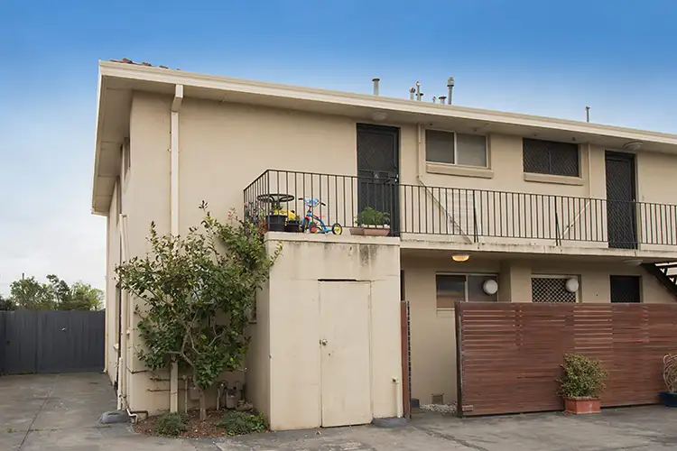 Main view of Homely unit listing, 4/5 Burns Avenue, Clayton South VIC 3169
