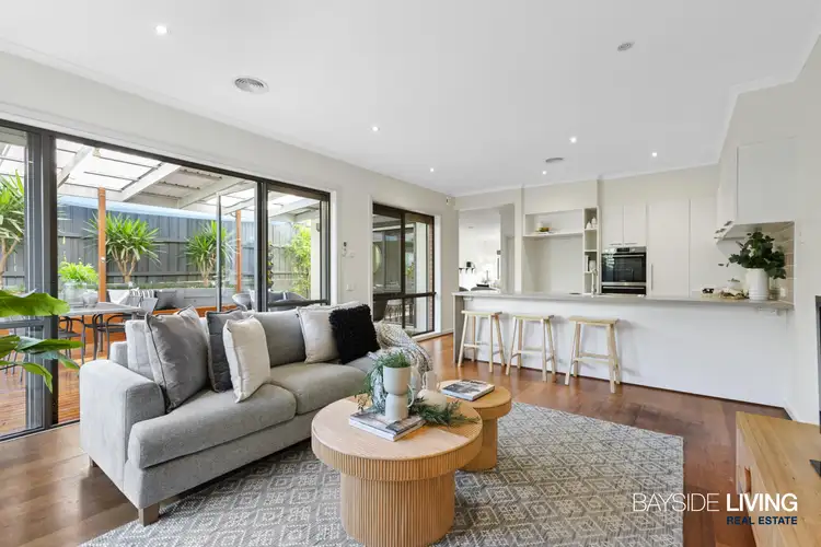 6 Colonial Place