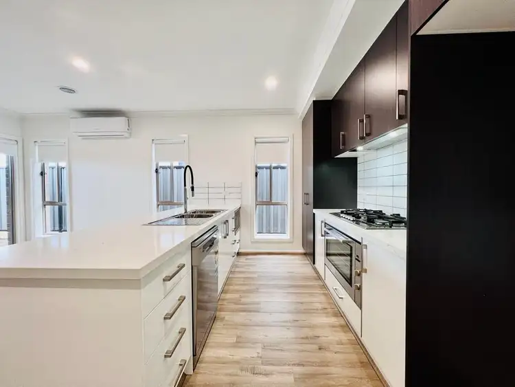 13 Kelmscott Way, Werribee VIC 3030