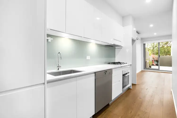 Third view of Homely apartment listing, 2/170 East Boundary Road, Bentleigh East VIC 3165