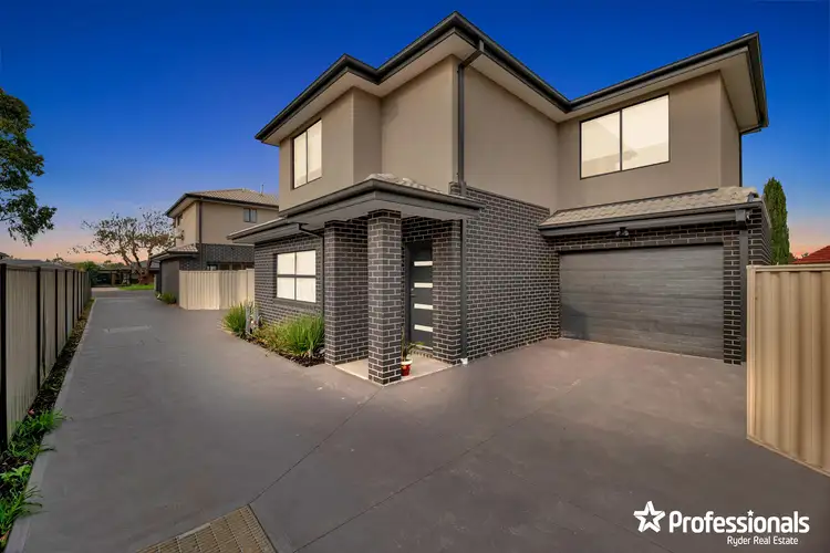 2/213 Station Road, Melton VIC 3337