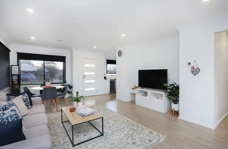 Fourth view of Homely unit listing, 1/6 Verbena Grove, Wendouree VIC 3355