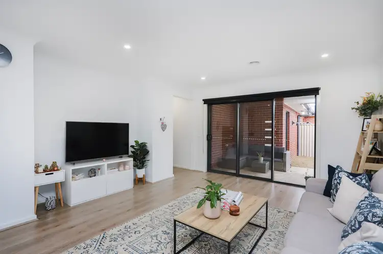 Fifth view of Homely unit listing, 1/6 Verbena Grove, Wendouree VIC 3355