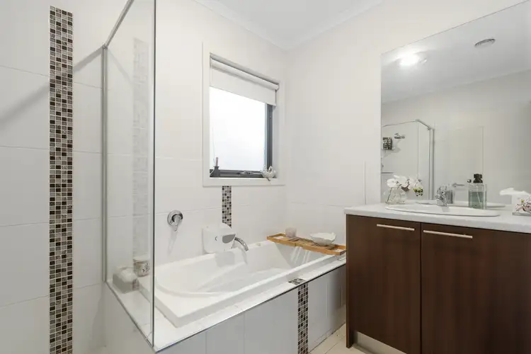 Fifth view of Homely house listing, 19 Gleeson Court, Langwarrin VIC 3910