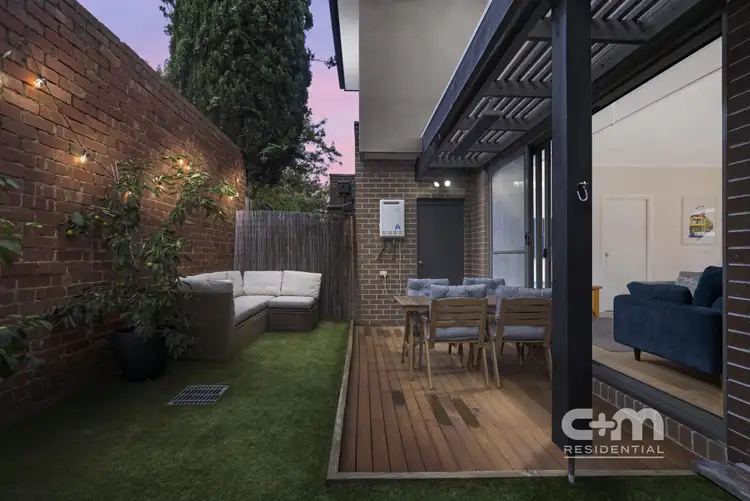 2/21 Margaret Street, Oak Park VIC 3046