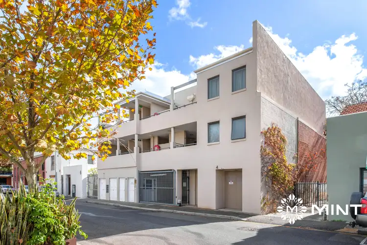 6D Nairn Street, Fremantle WA 6160