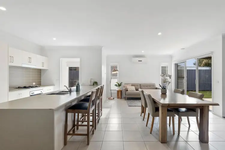 4 Yeoman Crescent, Leopold VIC 3224
