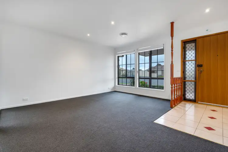 Second view of Homely house listing, 7 Ottery Court, Craigieburn VIC 3064