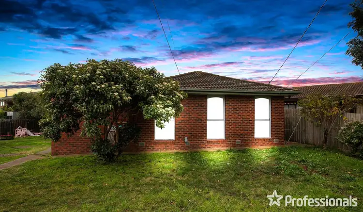16 Meadowbank Court, Kings Park VIC 3021