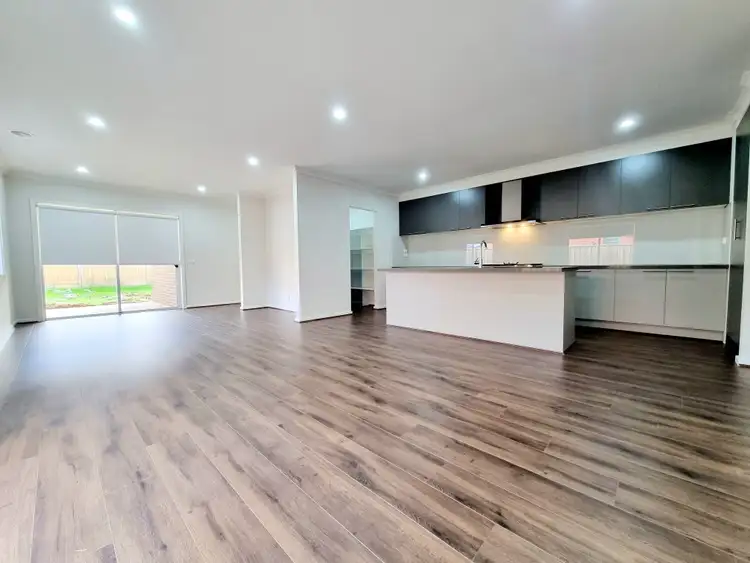 38 Ruthven Way, Mambourin VIC 3024