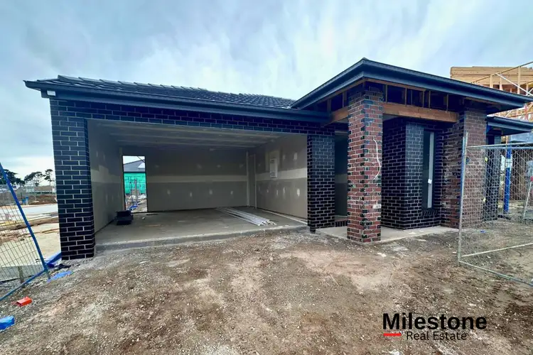 9 Salers Road, Clyde North VIC 3978