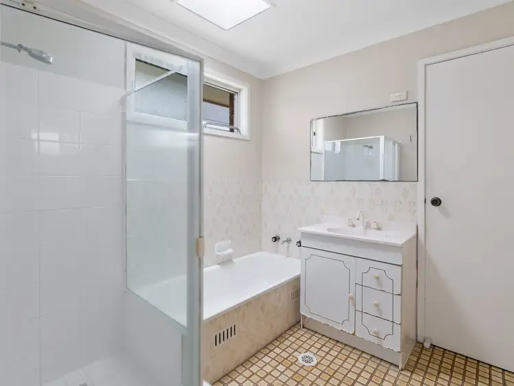Fifth view of Homely villa listing, 7/11-13 Oaks Avenue, Long Jetty NSW 2261