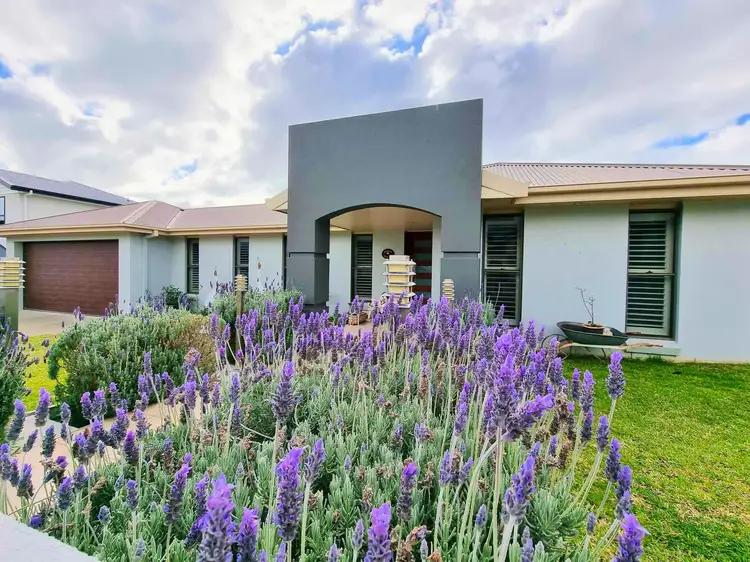 1 Settlers Place, Young NSW 2594