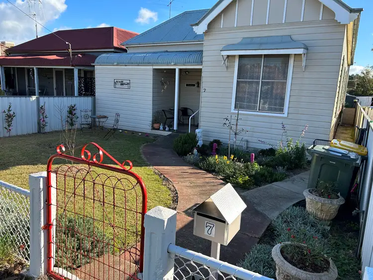 7 Wood Street, Grenfell NSW 2810