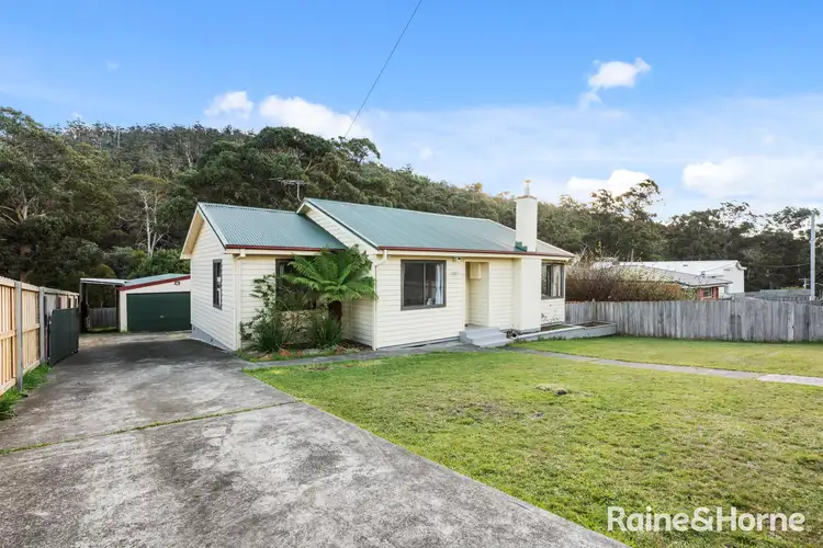 16 Arunta Crescent