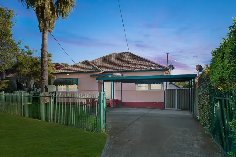 18 Highland Road, Peakhurst NSW 2210