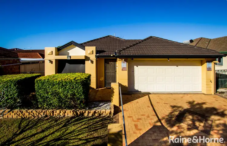 8 Pinehurst Place, Oxley QLD 4075